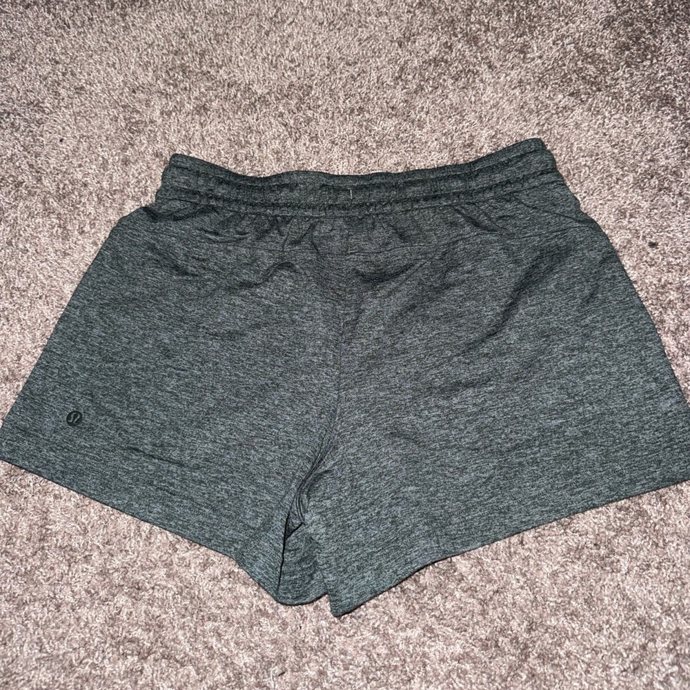Lululemon Soft Jersey Mid-Rise Short size 6 - Picture 3 of 5